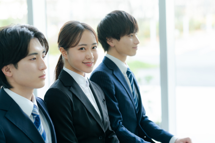 新入社員　笑顔　アンサータッチ